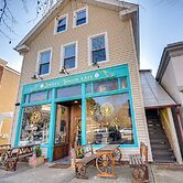 Family-friendly Main St Gloucester Apt w/ Balcony!