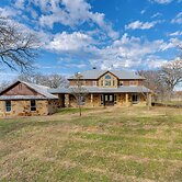 6 Mi to Lewisville Lake: Spacious Ranch Home