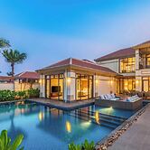 Luxe 5BR Villa: Beachfront Breakfast Pool
