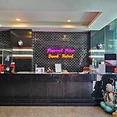 Paramount Palace Hotel Dannok