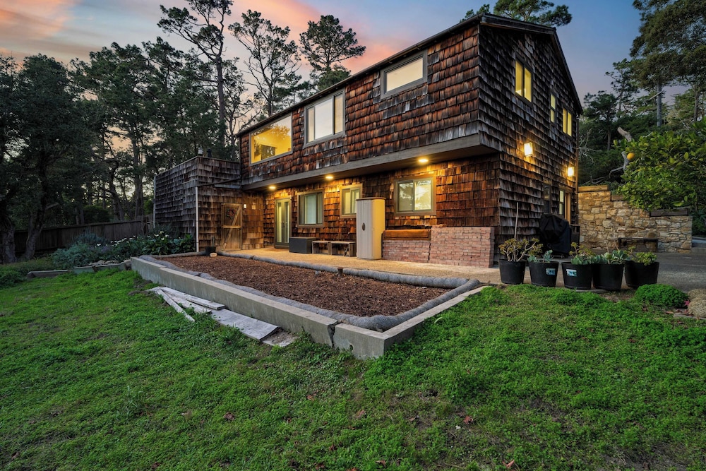 Sunridge Lookout by Avantstay Big Backyard Oasis + Patio, Central Loca