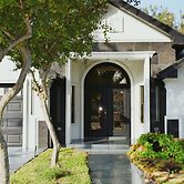 Family Luxury Home With Pool in Mcallen Near by Hospitals and Stores