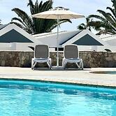 Caleta de Fuste Apartment- Sleeps4- Pool- Garden