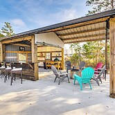 6 Mi to Navarre Beach: Home w/ Large Covered Porch