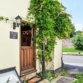 Local Pubs, Walking Routes, Cottage w Parking