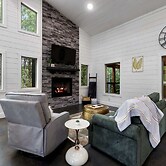 Whispering Retreat Sleeps 4