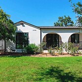 Not Affected by the Fire/spacious Modern Retreat w Luxury Amenities & 