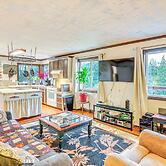 4 Mi to Sandy River Access: Studio w/ Mtn Views!