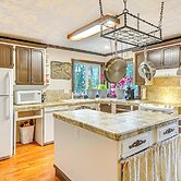 4 Mi to Sandy River Access: Studio w/ Mtn Views!