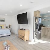 Walk to the Sand! Ocean Views, Balcony & Parking Sunset Surf