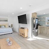 Walk to the Sand! Ocean Views, Balcony & Parking Sunset Surf