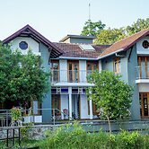 Hibiscus Earth - CGH Earth