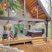 Near Rivers & Boating: Home w/ Hot Tub in Longview