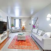 15 Mi to Dtwn Detroit: Cozy Family Home w/ Yard!