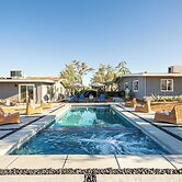 Sleeps 16 Two Beautiful Homes w/ Private Pool Sunset Grove