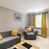 Charming 3 Bed Home in Stepps, Glasgow - Garden & Patio
