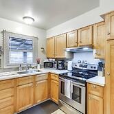 5 Mi to Oregon Zoo: Apartment w/ Private Yard