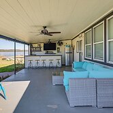 Dock & Patio: Possum Kingdom Lake House