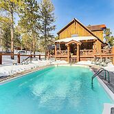 5 Mi to Terry Peak: Spacious Lead Cabin w/ Hot Tub