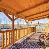 La Grange Cabin on a Racehorse Farm w/ Pond Views!