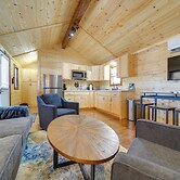 Porch & Pond Views: La Grange Cabin Retreat!