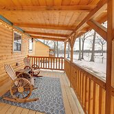 28 Mi to Downtown Louisville: Serene Farm Getaway