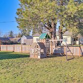Family-friendly Cottage w/ Playground in Centralia
