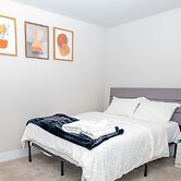 Modern Home near Plaza Midwood