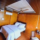 Aquaholic - A Floating Villa