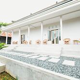 Queenara Local House