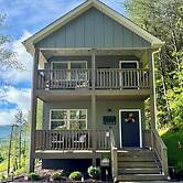 Ideal Location & Mountain Views: Chattanooga Home!