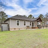 Pets Welcome: Home w/ Deck & Patio in Hockley!