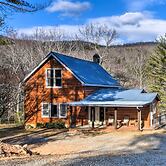 Twin Pines Hill House - Fire Pit & Mountain View