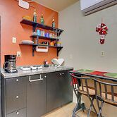 2 Mi to Shopping & Dining: Santa Rosa Studio