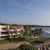 Beachfront Condo Los Panchos 301