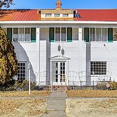 Half-mi to Atwood Lake: Spacious Home!