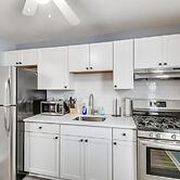 2 Mi to Dtwn Syracuse: Cozy Updated Apt!