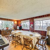 Rustic Chic Retreat: 4 Mi to Kennywood!