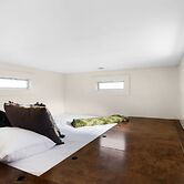 Cozy Tiny Home on Eco Farm and Huge Yard