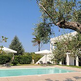 Tenuta Ricco Mono With Pool And Garden