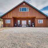 3 Mi to Trails: Secluded Eagar Cabin w/ Mtn Views!