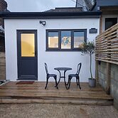 Cozy Apartment at Highbanks The Annex