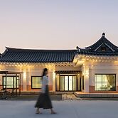 Gyeongju Poseokjeong Hanok Pool Villa