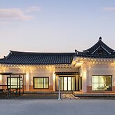 Gyeongju Poseokjeong Hanok Pool Villa