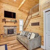Covered Porch & Fire Pit: Cabin in Richland