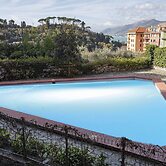 La Poetessa With Pool