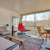 Walk to Downtown: Pet-friendly Cottage in Tyron