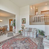 Lovely Portland Home ~ 10 Mi to Downtown!