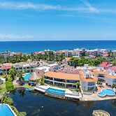 Lagoon Front Infinity Pool Paddleboard And Fun Puerto Aventuras