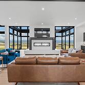 Mtn Views & Private Hot Tub: Luxe Tetonia Retreat